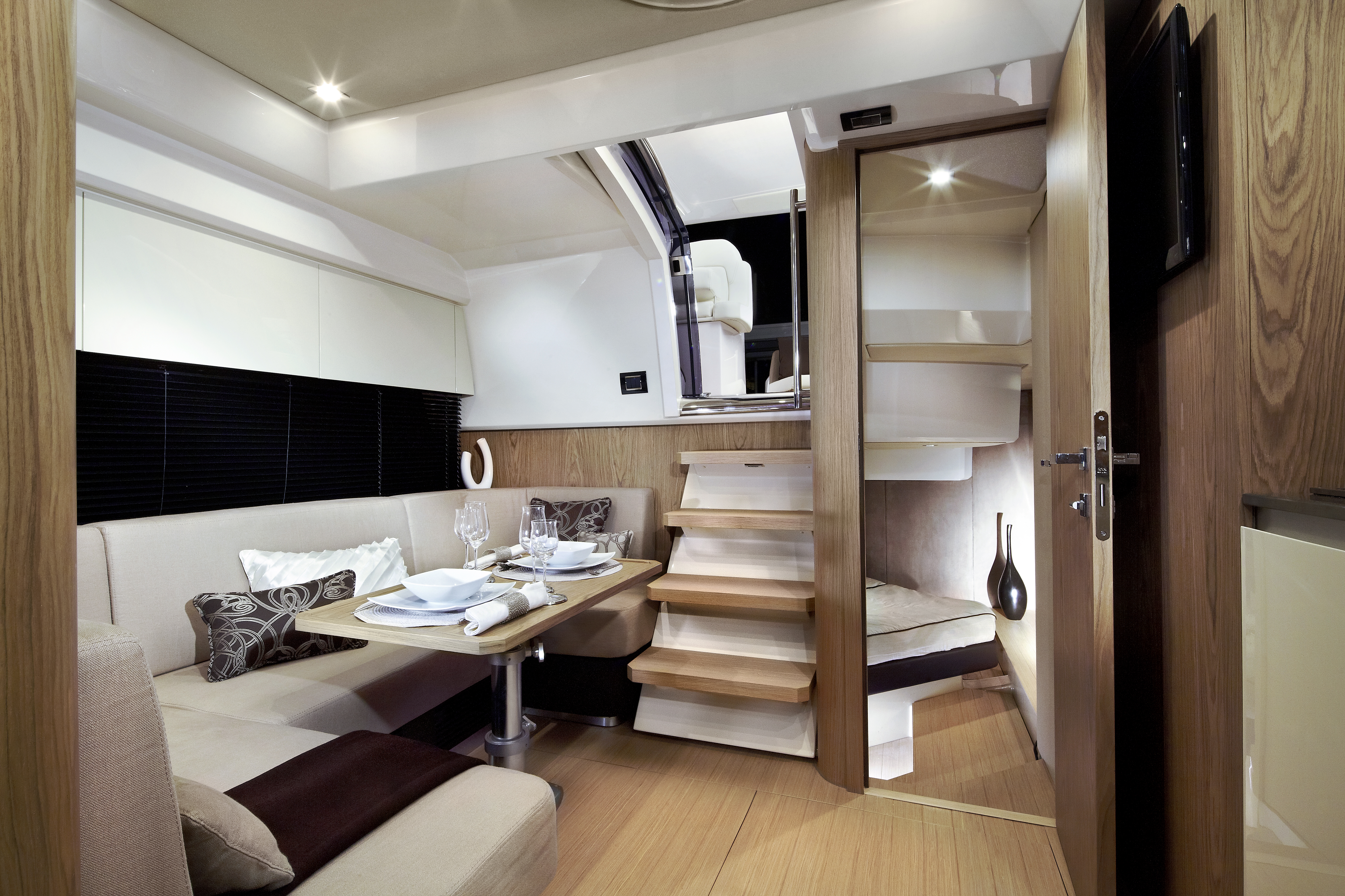 C44_INTERIORS_2011_0900020_HR C44_INTERIORS_2011_0900020_HR
