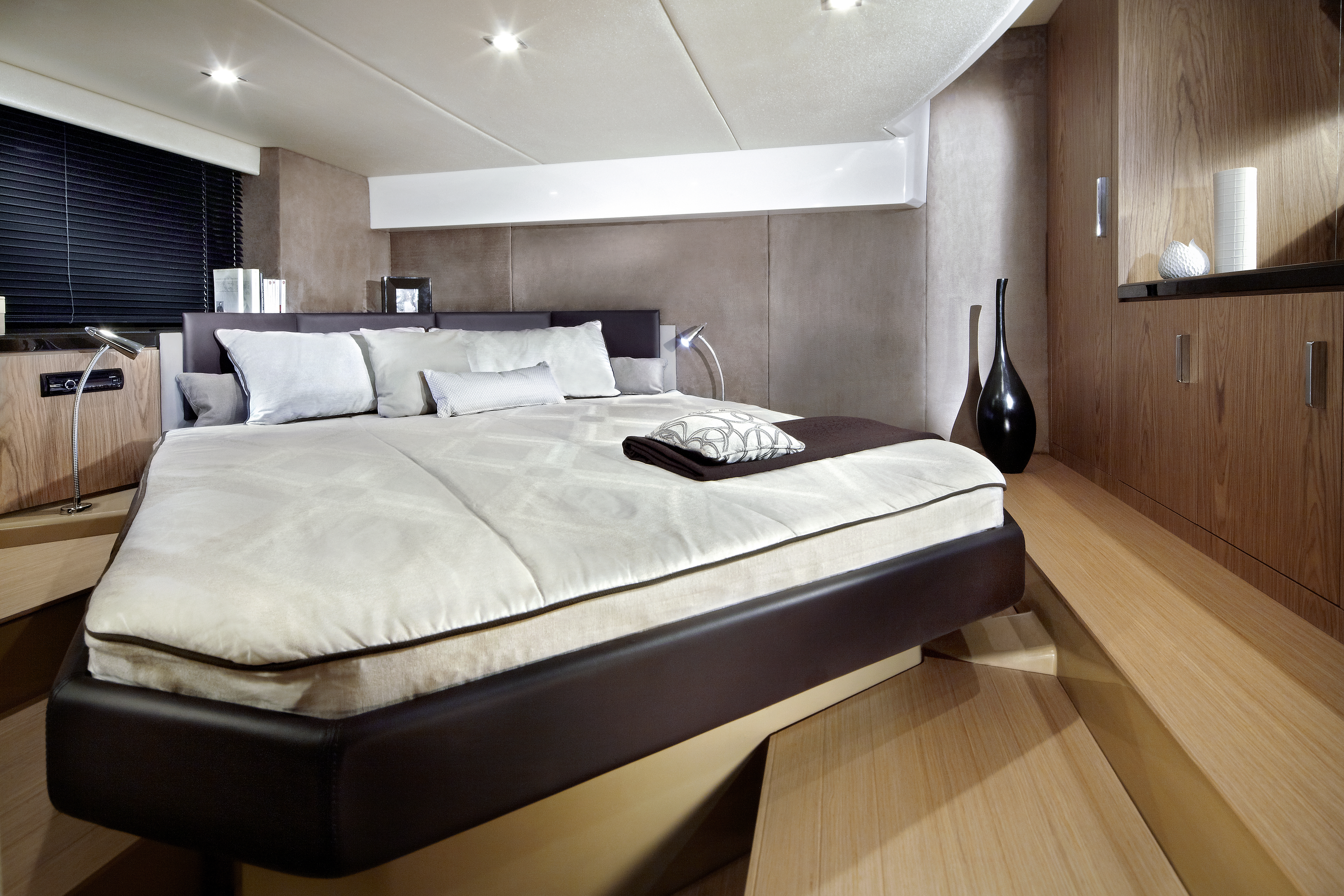 C44_INTERIORS_2011_0900046_HR C44_INTERIORS_2011_0900046_HR